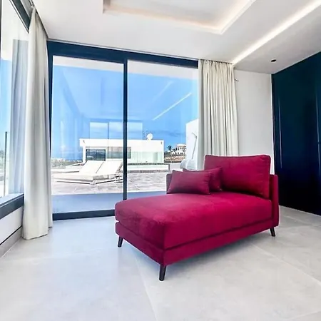 Infinity - By Apricus Holidays Villa *